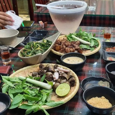 ❄️ BỘ DỤNG CỤ ƯỚP LẠNH RƯỢU – GIỮ NGON, GIỮ MÁT MỌI CUỘC VUI   Thiết kế hiện đại – Dễ sử dụng – An toàn cho sức khỏe