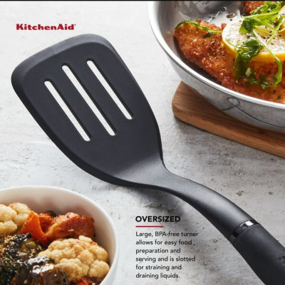  KitchenAid - Xẻng có rãnh Coreline màu đen 