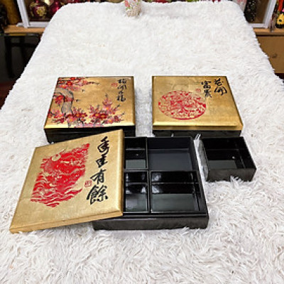 Hộp đựng bánh mứt sơn mài cao cấp Thanh Bình Lê, hộp vuông nền dát vàng 4 ngăn rời 23x23x6 cm