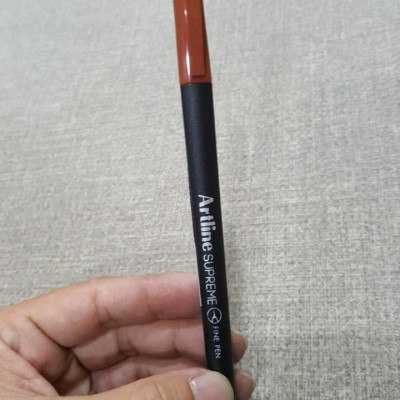 Bút Lông Kim Artline Supreme (0.4mm) - Nâu