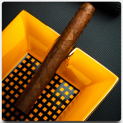 Gạt Tàn Xì Ga 2 Điếu YJA-20023 Chất Liệu Gốm Sứ Họa Tiết Kẻ Caro Độc Đáo