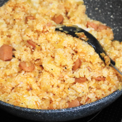 Muôi múc canh đầu silicone Echo Metal 25.5cm, thiết kế tay cầm với đường cong nhẹ, giúp thuận tiện hơn khi sử dụng- nội địa Nhật Bản 