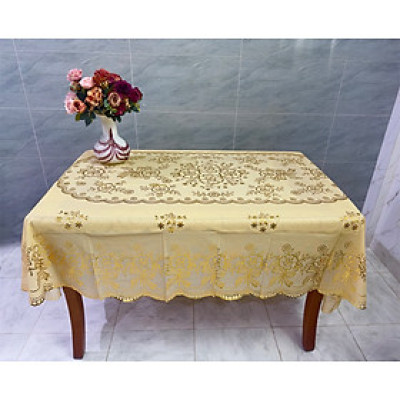 (Tặng 1 lót phần ăn 30 x45) Khăn Trải Bàn PAULEE WLG 751 (150 x 228 cm) hình oval - nền vàng, hoa văn phủ nhũ vàng, sang trọng, không thấm nước