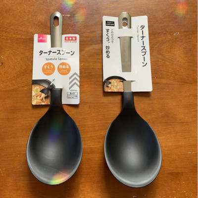 Muôi múc canh đầu silicone Echo Metal 25.5cm, thiết kế tay cầm với đường cong nhẹ, giúp thuận tiện hơn khi sử dụng- nội địa Nhật Bản 