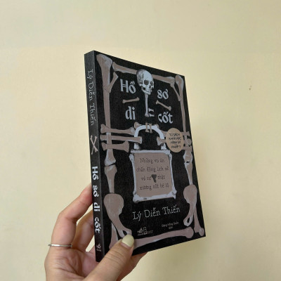 Sách - Hồ sơ di cốt (Nhã Nam HCM)