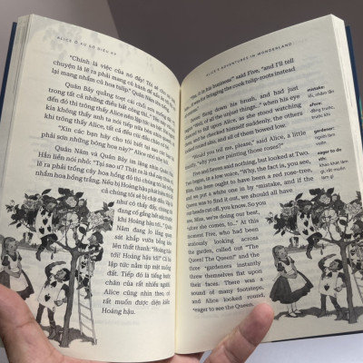 (Sách song ngữ Việt-Anh) ALICE Ở XỨ SỞ DIỆU KỲ- Lewis Carroll- Nguyễn  Thúy Loan dịch - Hà Giang -NXB Văn Học