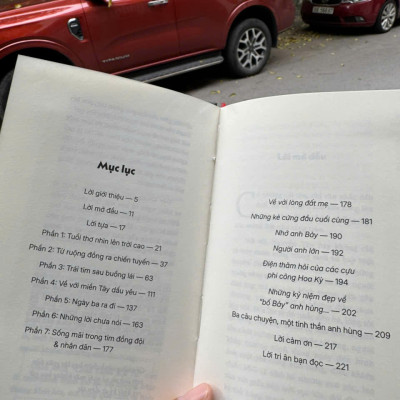 (Bìa cứng, Tặng Bookmark, Postcard) CÁNH CHIM BẤT TỬ - Câu chuyện về người phi công huyền thoại Nguyễn Văn Bảy - Waka