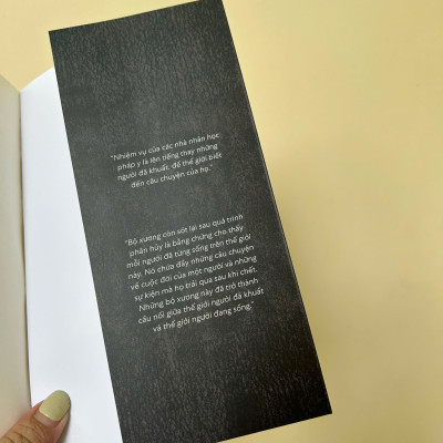 Sách - Hồ sơ di cốt (Nhã Nam HCM)