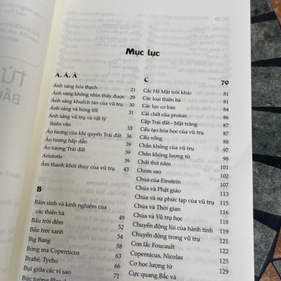 (Tái bản lần thứ 5) TỪ ĐIỂN YÊU THÍCH BẦU TRỜI VÀ CÁC VÌ SAO - Trịnh Xuân Thuận - Phạm Văn Thiều & Ngô Vũ dịch – Nxb Tri Thức 