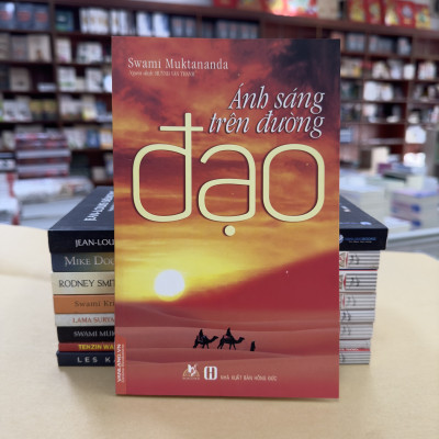 Ánh Sáng Trên Đường Đạo