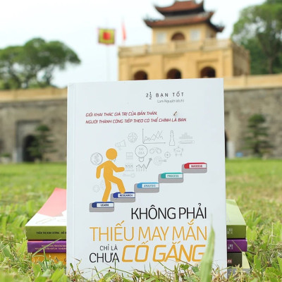 Combo sách: Vươn lên để tiến tới thành công - Khi bạn đang mơ thì người khác đang nỗ lực (MinhLongBooks)