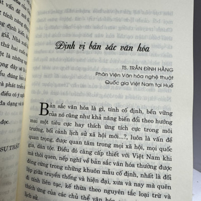 KHÔNG CÓ BẢN SẮC VĂN HÓA - François Jullien - Trương Quang Đệ dịch - NXB Chính Trị Quốc Gia Sự Thật.