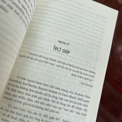 [Tặng kèm bookmark] ANDRÉS INIESTA THE ARTIST - Khi bóng đá là nghệ thuật - THBooks