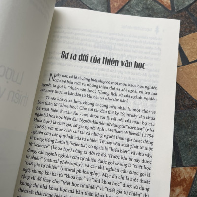 (Boxset 5 cuốn) BỨC TRANH VŨ TRỤ (Lược sử thiên văn học; Trái Đất và Hệ Mặt Trời; Xa hơn mây Oort - Tới ranh giới của không gian và thời gian; Các chòm sao - Toàn cảnh về bầu trời đêm; Từ điển thiên văn học và vật lý thiên văn) – Tri Thức Trẻ Books