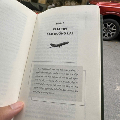 (Bìa cứng, Tặng Bookmark, Postcard) CÁNH CHIM BẤT TỬ - Câu chuyện về người phi công huyền thoại Nguyễn Văn Bảy - Waka