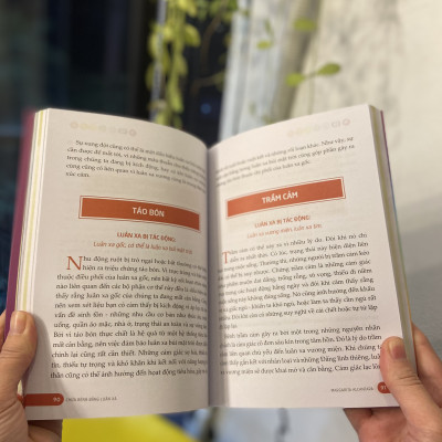 Sách - Chữa bệnh bằng luân xa - Hướng dẫn Cơ bản các Kĩ thuật Tự phục hồi bằng phương pháp Cân bằng Luân Xa