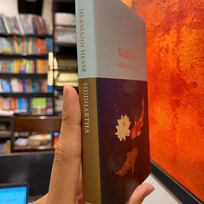 Sách kinh điển - Siddhartha by Hermann Hesse, bìa cứng, khổ pocket dát vàng, nhập khẩu UK