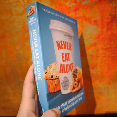 Sách - Never Eat Alone: And Other Secrets to Success, One Relationship at a Time by Keith Ferrazzi