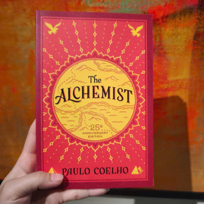 Sách - The Alchemist: A Modern Classic of Magic and Mysticism by Paulo Coelho - Tiểu thuyết Kinh điển