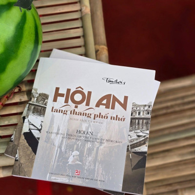 Sách - Hội An Lang Thang Phố Nhớ-Hình Ảnh Và Ký Ức - HoiAn Wandering Through The Town Of Memories-Art Photos And Memory Notes