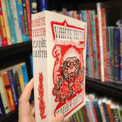 Sách - White Teeth by Zadie Smith - Sách Ngoại văn, English Book, Nhập khẩu UK, bìa mềm