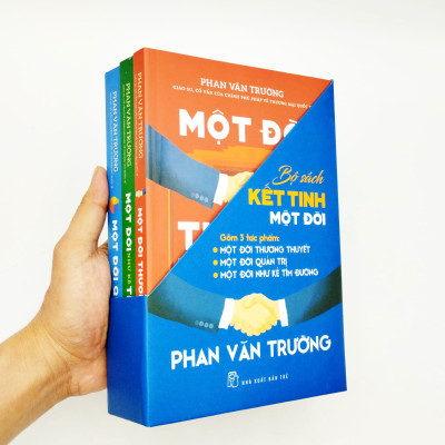 (Bộ 3 Cuốn) BỘ SÁCH KẾT TINH MỘT ĐỜI (gồm: Một đời thương thuyết, Một đời quản trị, Một đời như kẻ tìm đường) - GS. Phan Văn Trường - Bộ Hộp - (bìa mềm)