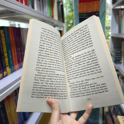 Sách - The Tenth Man by Graham Greene - Fiction /Classics /Historical Fiction in English