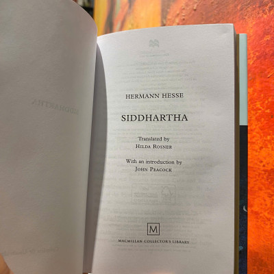 Sách kinh điển - Siddhartha by Hermann Hesse, bìa cứng, khổ pocket dát vàng, nhập khẩu UK