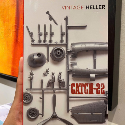 Sách - Catch-22 by Joseph Heller/English Poetry, Drama & Criticism/Sách ngoại văn chính hãng