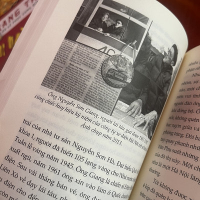(Có chữ ký tác giả) TRIỆU DẤU CHÂN QUA NHỮNG CỬA Ô – Nguyễn Trương Quý – Nhã Nam – NXB Phụ Nữ (Bìa mềm)