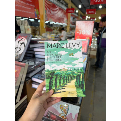 Sách - Đời Bừng Sáng Khi Ta Biết Lãng Quên - Marc Levy - Nhã Nam