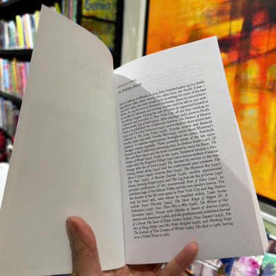 Sách - In Dubious Battle by John Steinbeck - Penguin Modern Classics - Sách Ngoại Văn