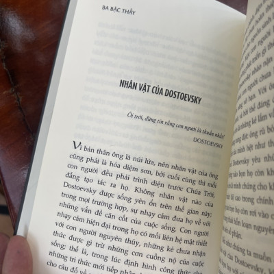 [tặng tấm postcard bức họa Ba Bậc Thầy] BA BẬC THẦY BALZAC * DICKENS * DOSTOEVSKY – Stefan Zweig – Người dịch Nguyễn Tuấn Bình – Bình Book - NXB Tri Thức (bìa mềm)