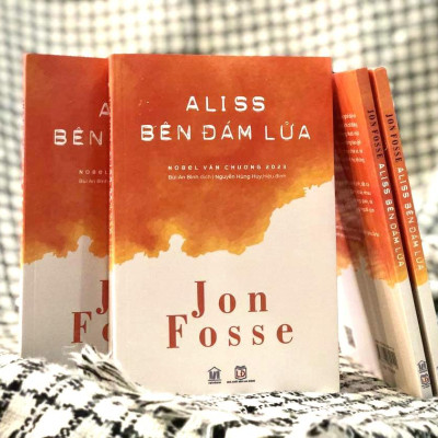 Sách - Aliss Bên Đám Lửa - Jon Fosse (tác giả Nobel Văn chương 2023) - Rainbow Books