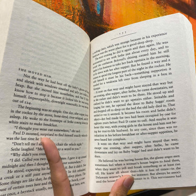 Sách - Beloved by Toni Morrison (Beloved Trilogy #1) - Pulitzer Prize Winner / English Book / Sách Ngoại văn Nhập khẩu