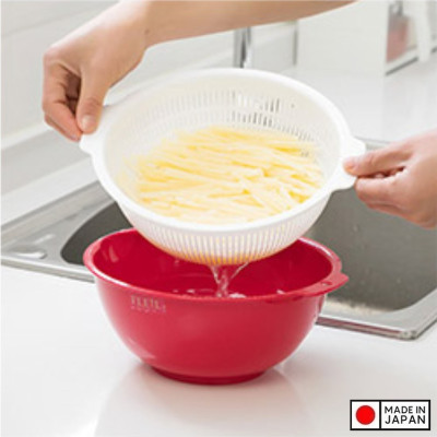 Hộp đựng/cất bảo quản thực phẩm ( Chữ nhật 2000ml ) + 01 Rổ nhựa 2 lớp (1.5 L) cao cấp ( Giao hàng ngẫu nhiên ) - Hàng nội địa Nhật Bản.