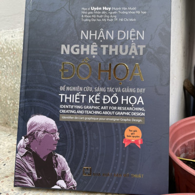 Sách - Nhận Diện Nghệ Thuật Đồ Họa - Để nghiên cứu , sáng tác và giảng dạy Thiết Kế Đồ Họa ( Tặng kèm sổ tay xương rồng )