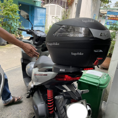 Thùng xe Vario 160, thùng givi B34NT kèm đế M7MN-S có đèn stop