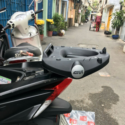 Thùng Givi E43NTL và baga SRV PCX, gối tựa lưng BE43N, bộ thùng xe PCX