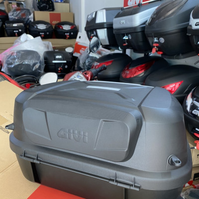 Thùng givi E43NTL_ADV gắn cho xe máy điện Datbike Weaver 200, bộ thùng đã bao gồm baga 