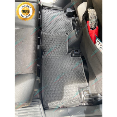 Thảm Lót Sàn Cao Su Đúc Xe Toyota Veloz 2022-23 Mẫu Tổ Ong Cao Su chữ đỏ Không Mùi Cao Cấp