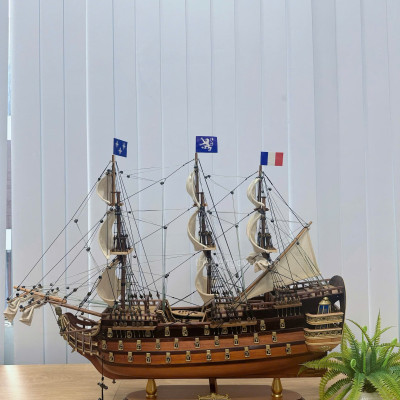 Thuyền gỗ trang trí ROYAL LOUIS, mô hình thuyền gỗ phong thủy chất liệu gỗ tràm nhiều kích thước