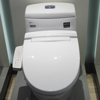 Nắp bồn cầu tự rửa điện tử thông minh điều khiển từ xa xịt rửa, vệ sinh phụ nữ INAX CW-KB22AVN (Hàng chính hãng)