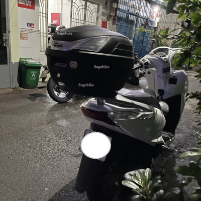 Thùng xe Lead, thùng givi B27NT kèm đế và kit gắn cho xe Lead