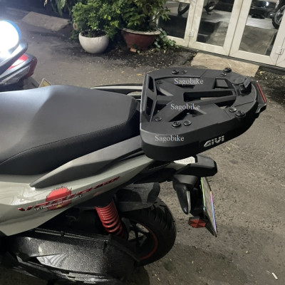 Thùng xe Vario 160, thùng givi B34NT kèm đế M7MN-S có đèn stop