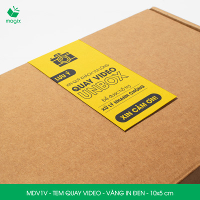 50 Tem chú ý quay video trước khi mở hàng, decal dán hộp - 10x5 cm - Vàng in đen - MDV1V