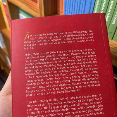 Sách - Âm mưu câu kết: Chính trị Hoa Kỳ bị thao túng từ bên ngoài như thế nào? (Nhã Nam HCM)