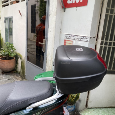 Thùng xe máy điện Feliz, thùng givi E26NX kèm đế gắn cho xe máy điện Vinfast Feliz