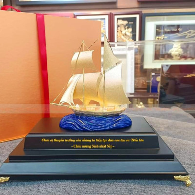 Mô hình thuyền dát vàng 24k MT Gold Art M02(29x17x34 cm)- Hàng chính hãng, quà tặng dành cho sếp, khách hàng, đối tác