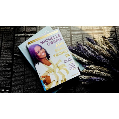 Sách - Ánh Sáng Trong Ta - Michelle Obama